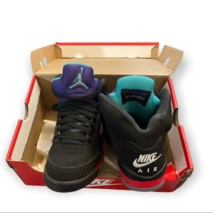 RETRO Jordan 5 black top 3, (Gently Used), Size: 5.5y
